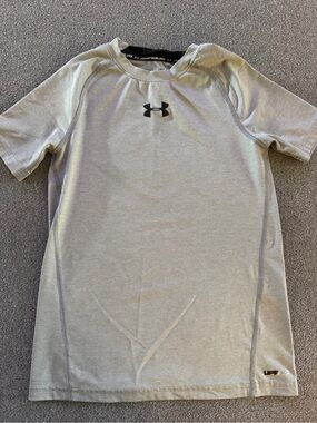 Under Armour Boys Heather Gray Short Sleeve Performance Tee Size Youth M